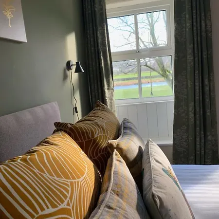 The At * 伯恩萨尔